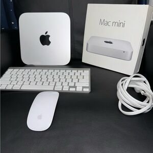 COPY - Apple Mac Mini, Keyboard and Mouse.